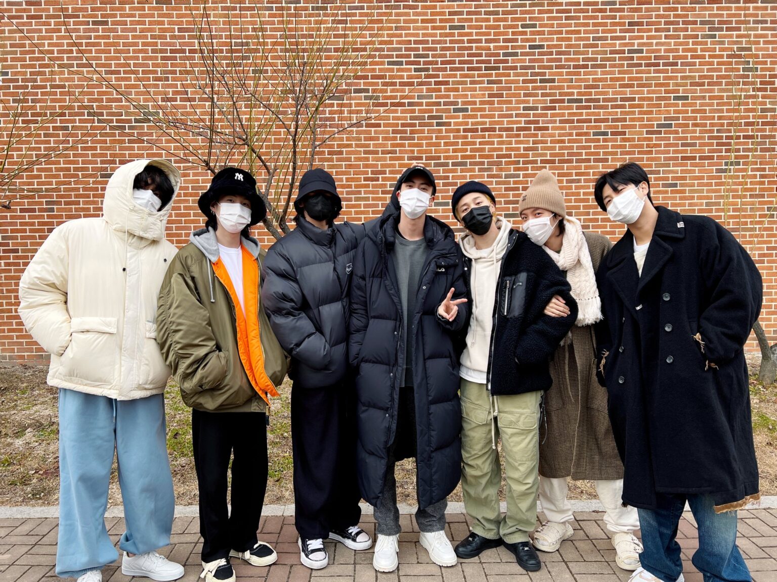 BTS成員履行兵役義務在即!HYBE娛樂發布消息全球ARMY震驚