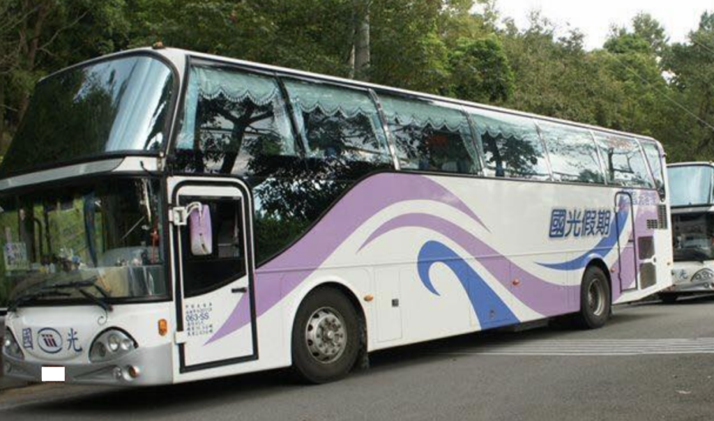 國光客運司機昏迷前忍痛將車開到路肩 送醫搶救不治