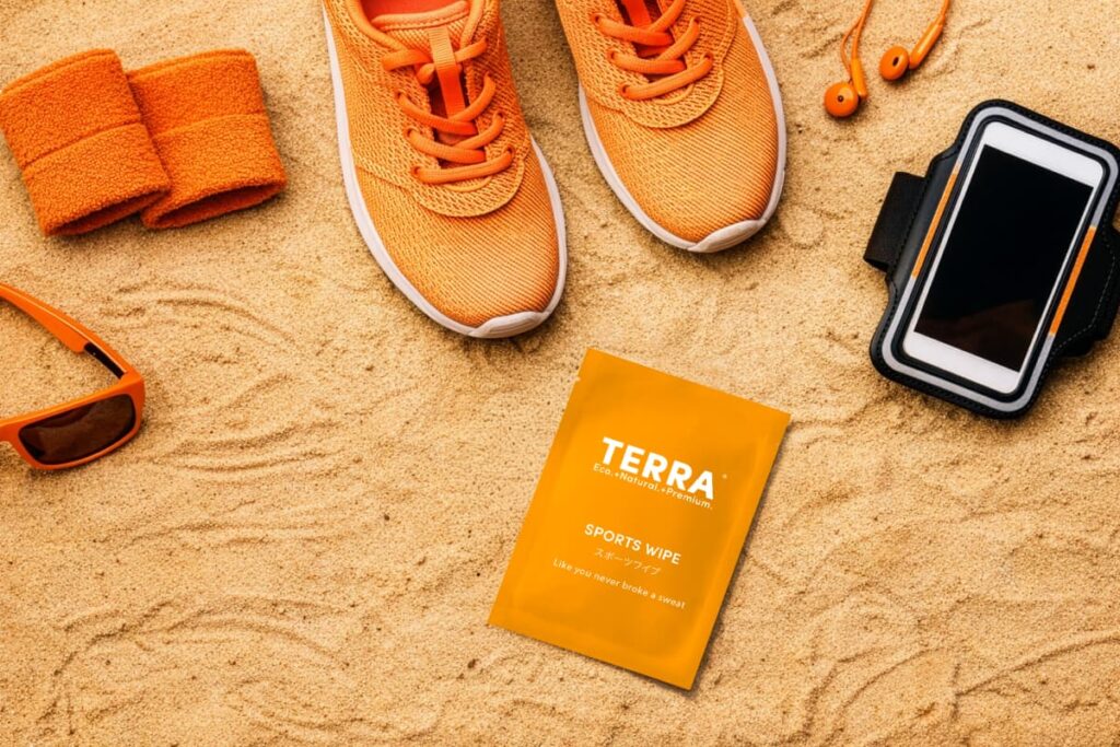 夏天最怕汗流浹背來不及整理自己,今年必需隨身攜帶的時尚配件 TERRA 隨身植萃竹纖濕紙巾 登場